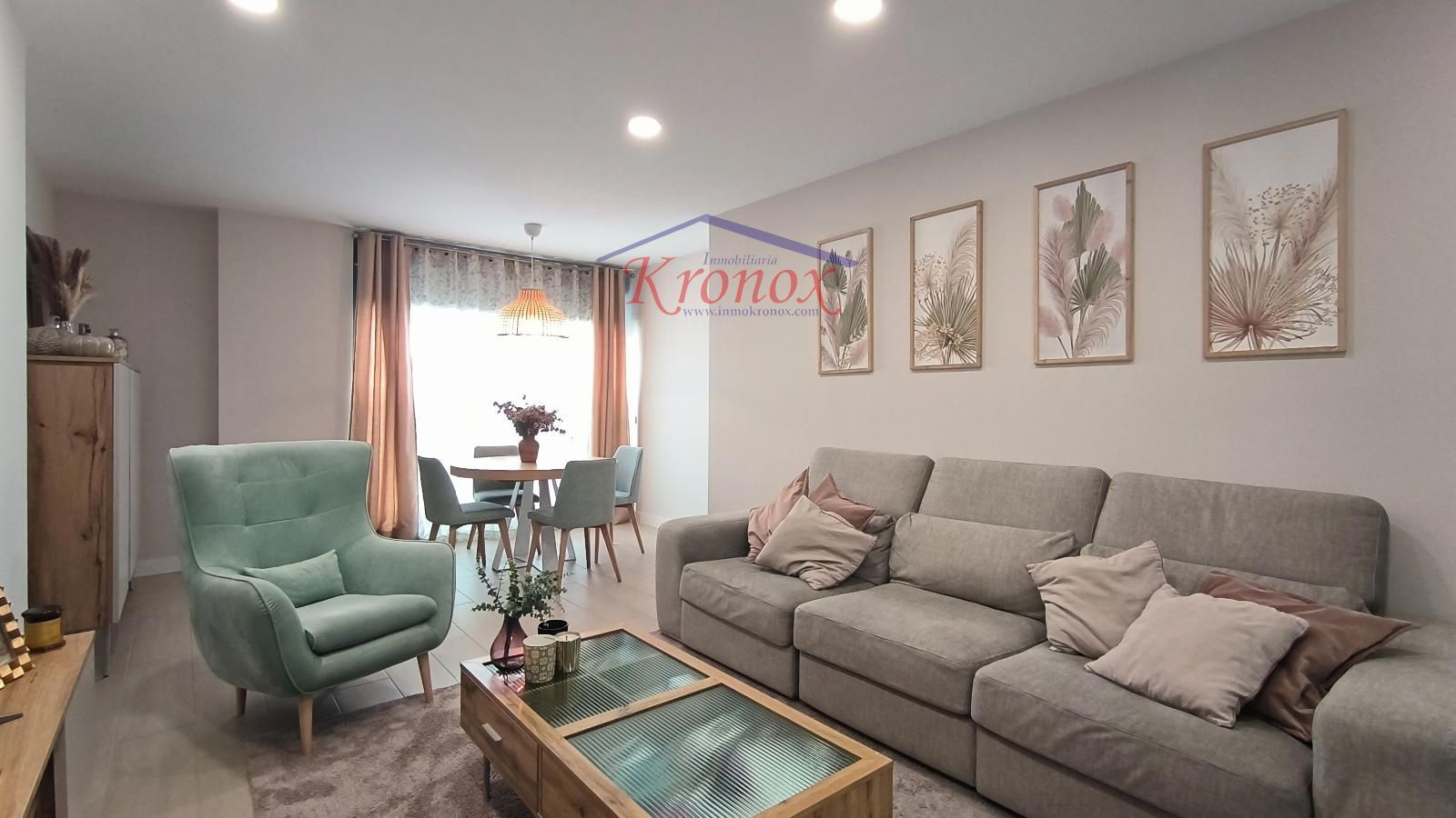 Living room of Flat for sale in  Madrid Capital  with Air Conditioner, Heating and Storage room