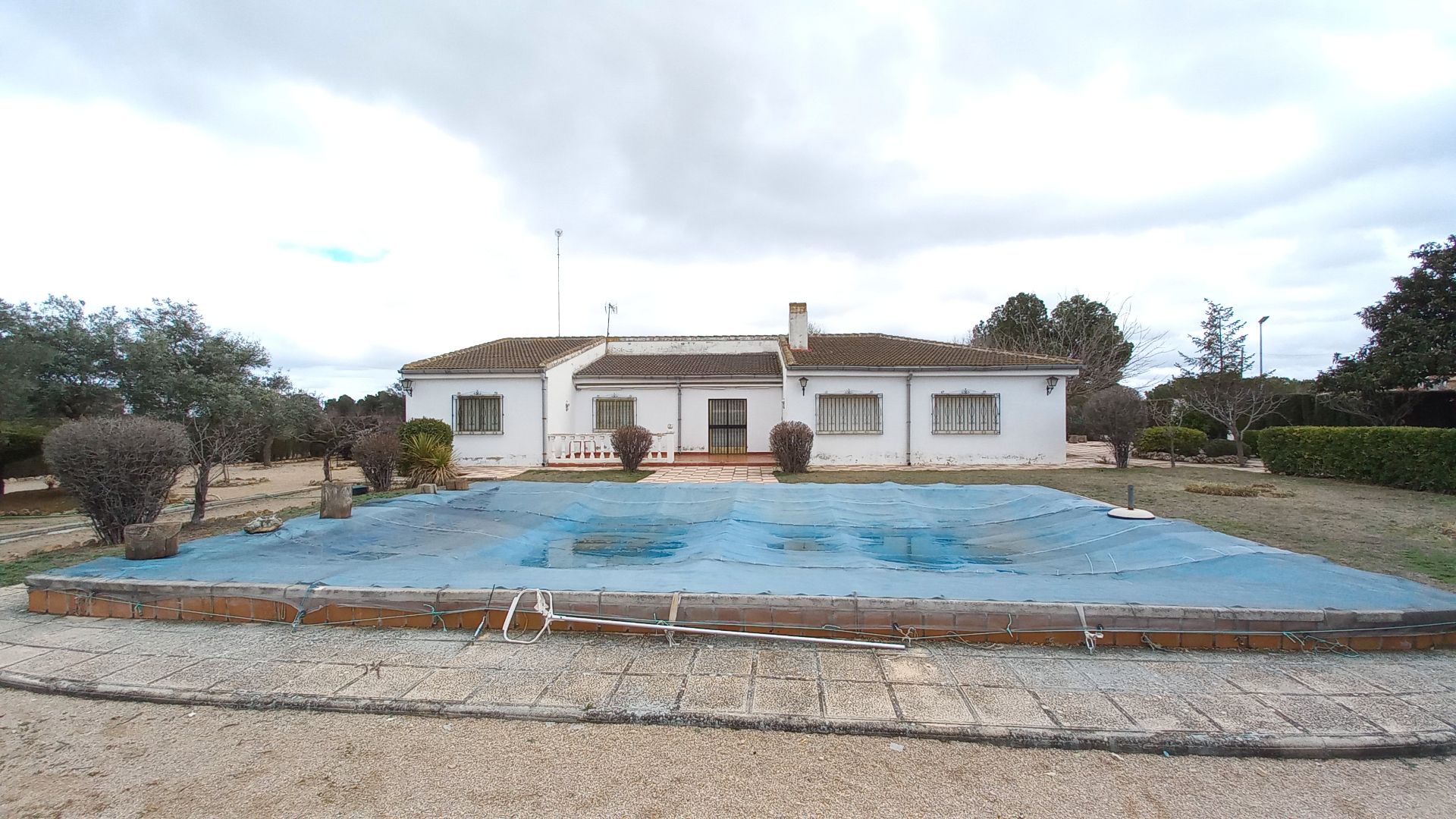 Vista exterior de Casa o xalet en venda en  Albacete Capital amb Calefacció, Jardí privat i Terrassa