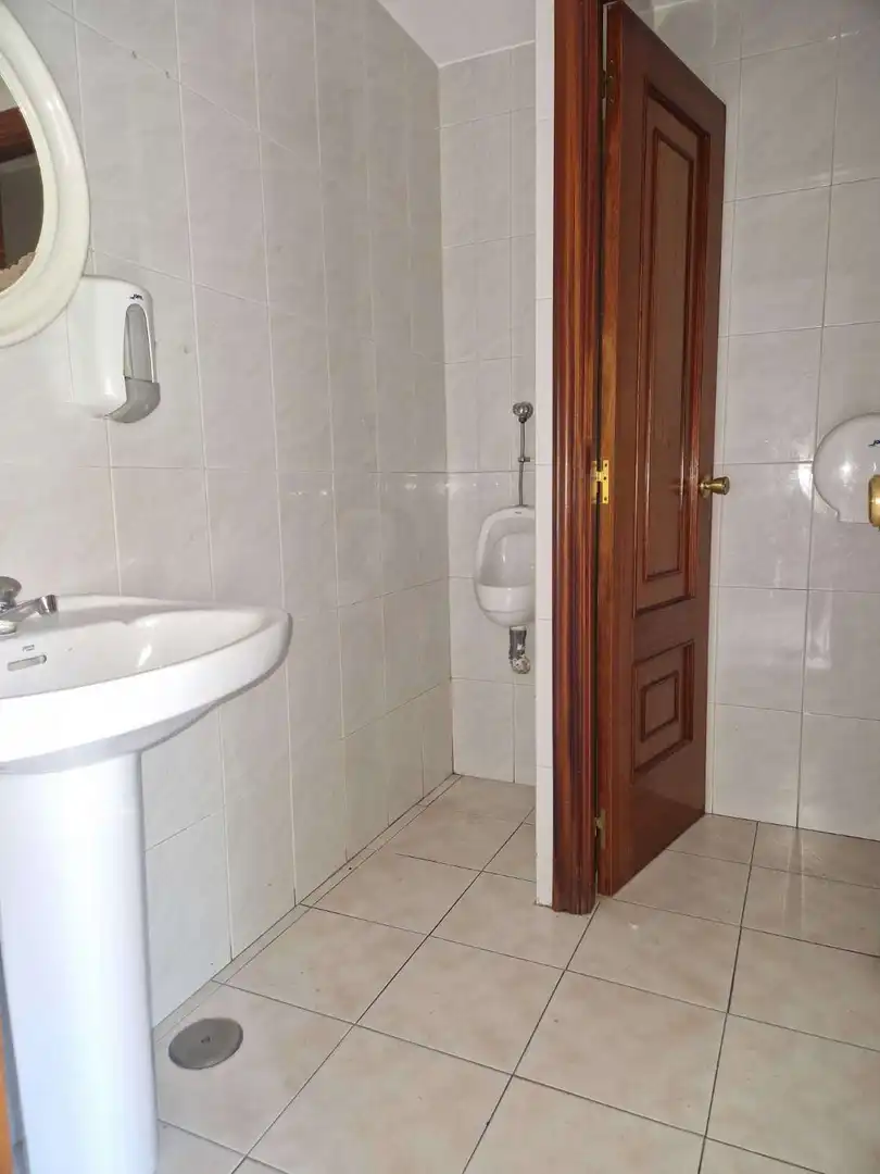 Badezimmer von Geschaftsraum zur Miete in Conxo