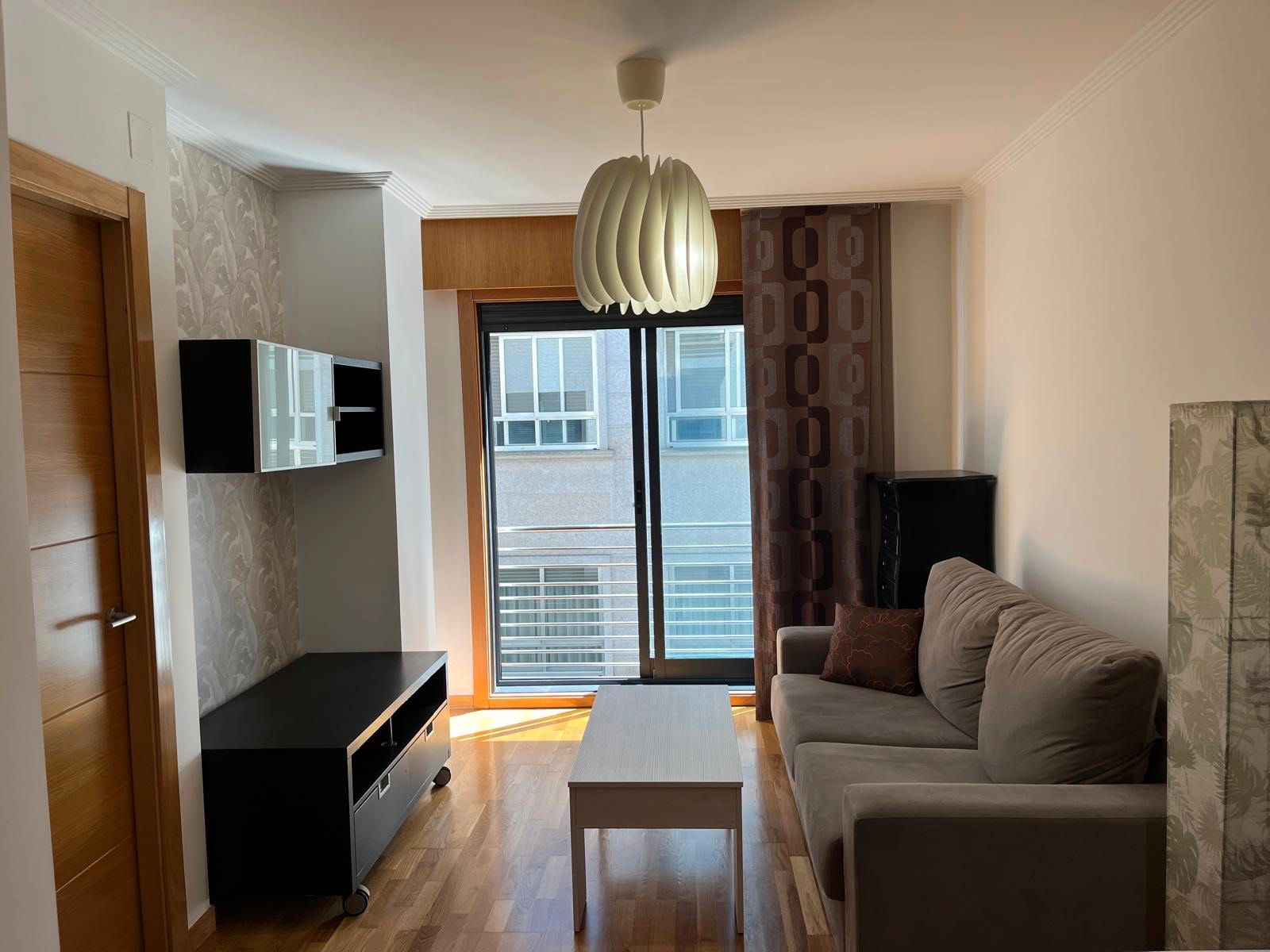 Sala d'estar de Apartament en venda en Vigo  amb Calefacció, Parquet i Traster