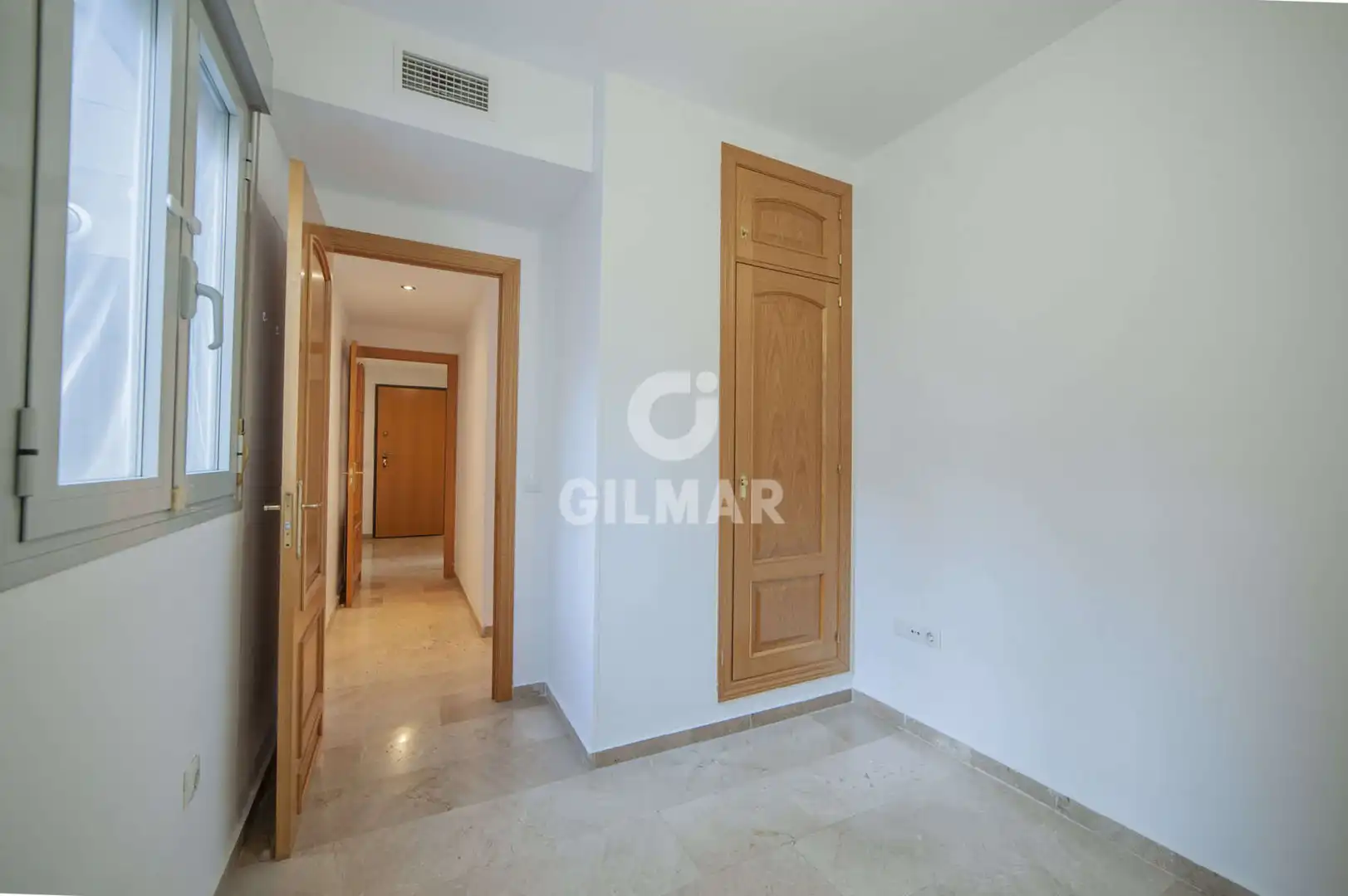 Piso en venta en Sevilla con Calefacción, Jardín privado y Trastero