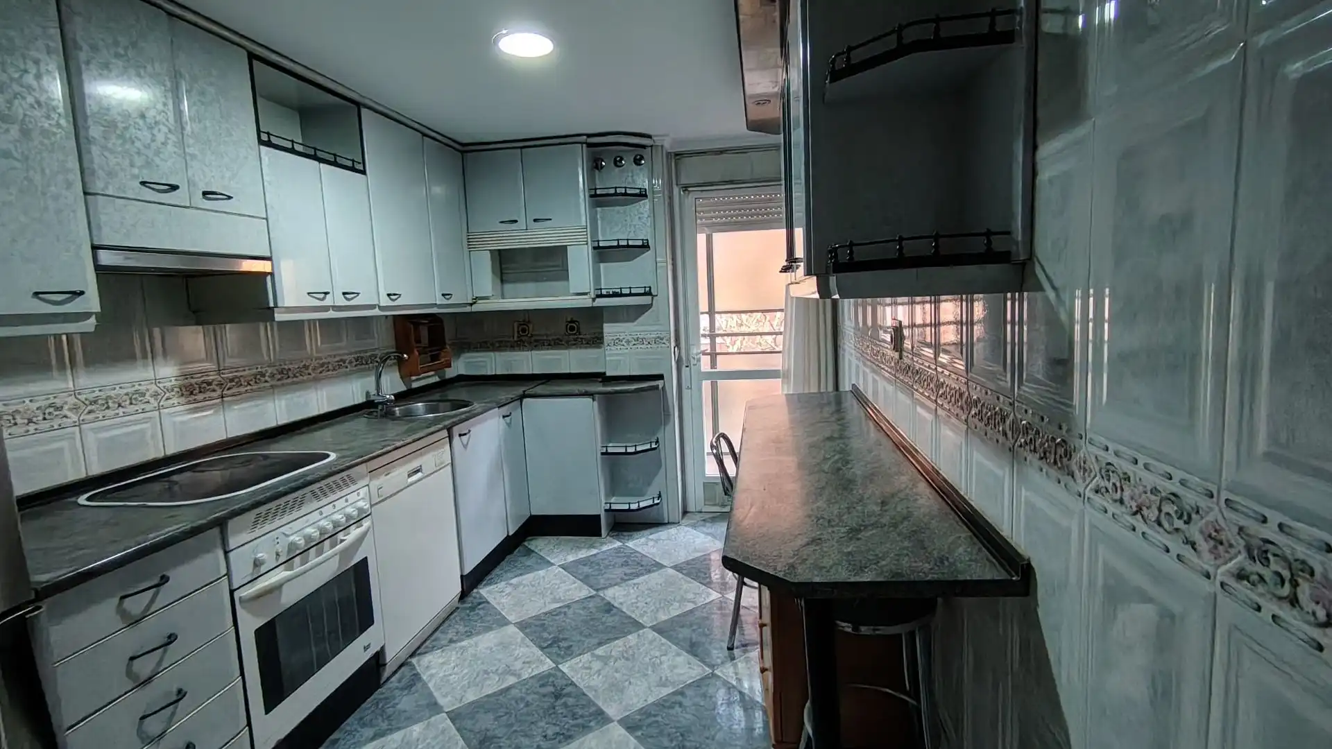 Kitchen of Flat for sale in Torrejón de Ardoz  with Heating, Terrace and Storage room