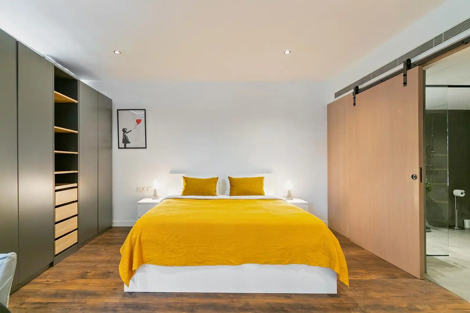 Schlafzimmer von Wohnungen zum Verkauf in Barcelona mit Klimaanlage, Privatgarten und Schwimmbad