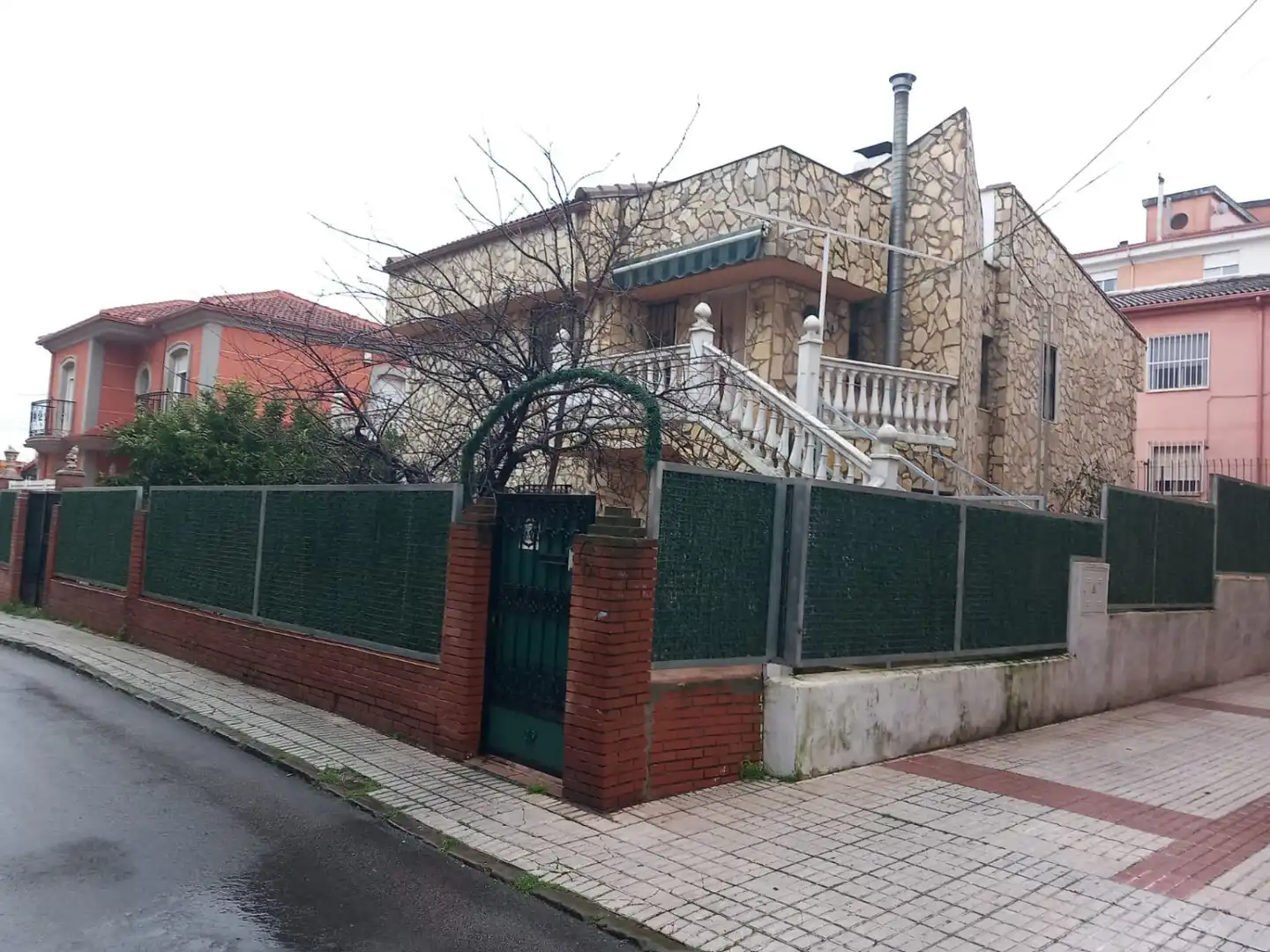 Casa con terrazza in vendita a Linarejos