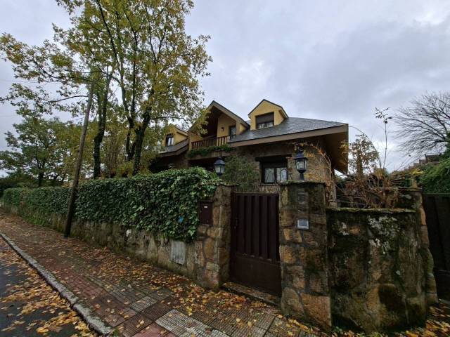 Casa-chalet en Venta en Iglesia - Estación