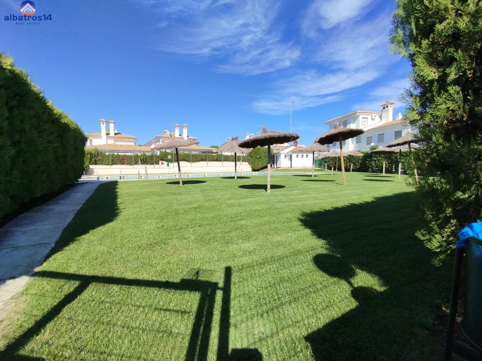 Jardí de Casa adosada en venda en El Portil amb Aire condicionat, Calefacció i Jardí privat