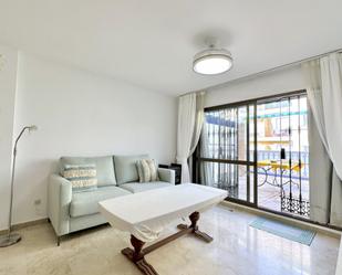 Living room of Flat for sale in Estepona  with Terrace, Furnished and Oven