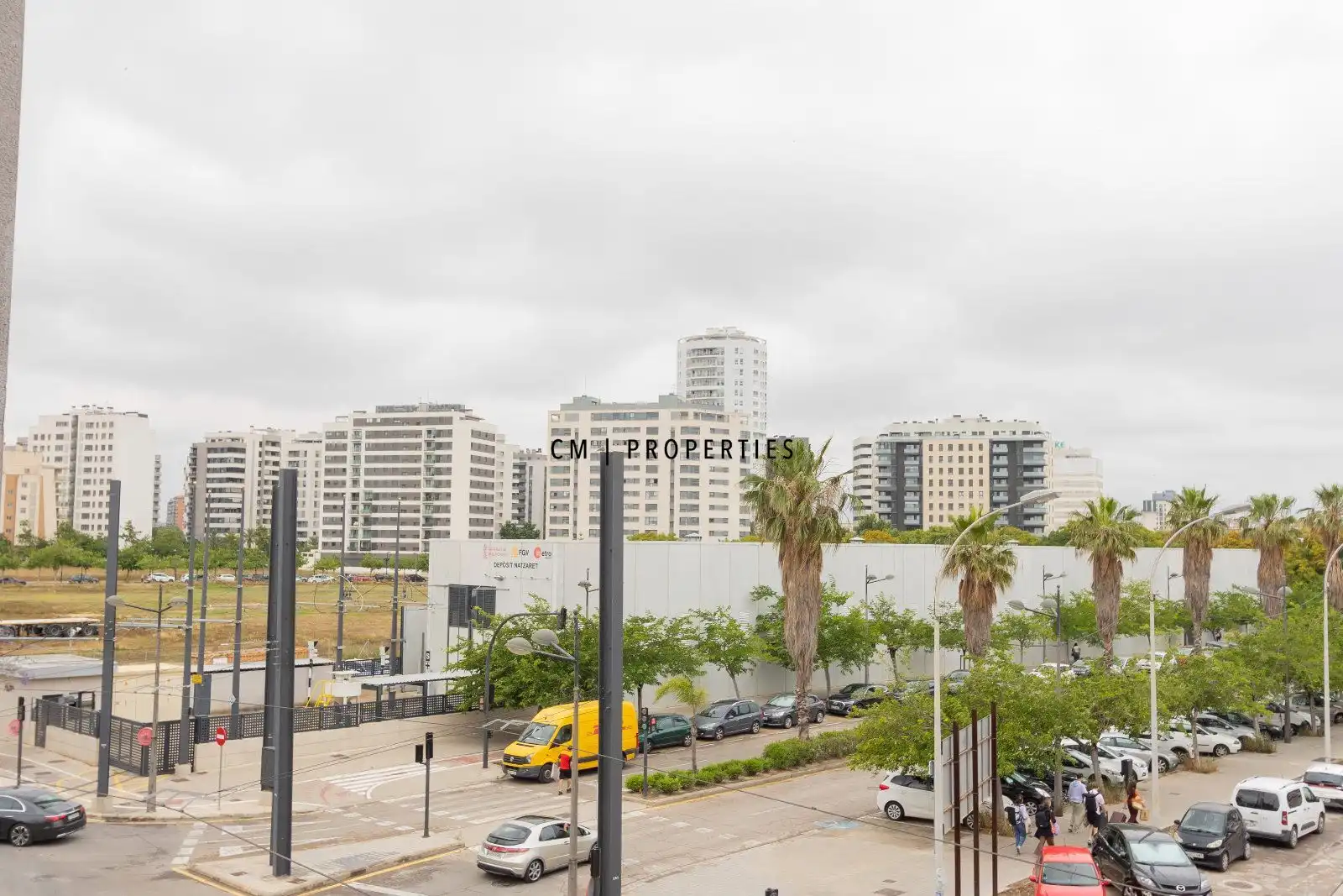 Außenansicht von Wohnung zur Miete in Valencia mit Terrasse, Abstellraum und Schwimmbad