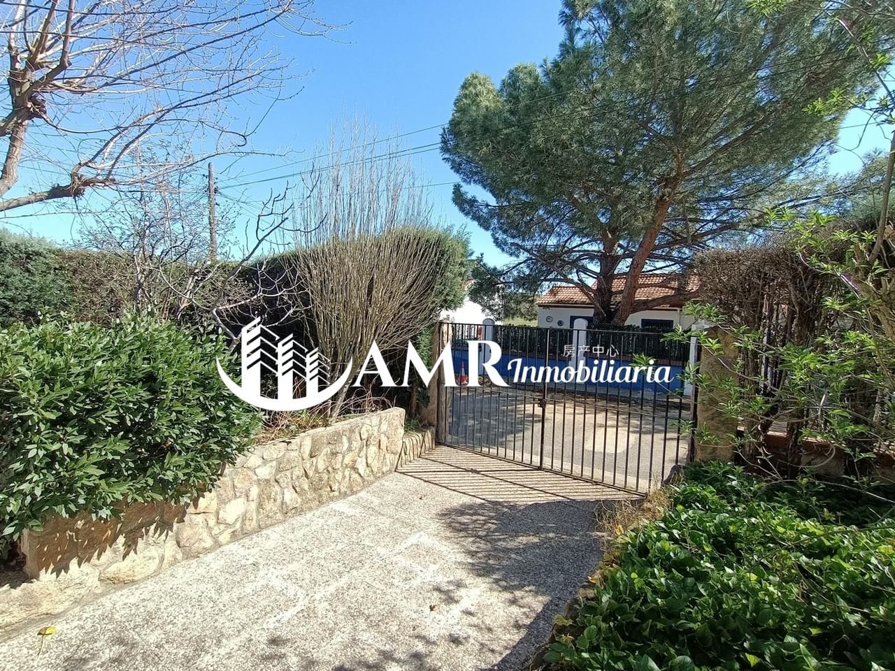 Vista exterior de Casa o xalet en venda en El Viso de San Juan amb Jardí privat, Traster i Piscina