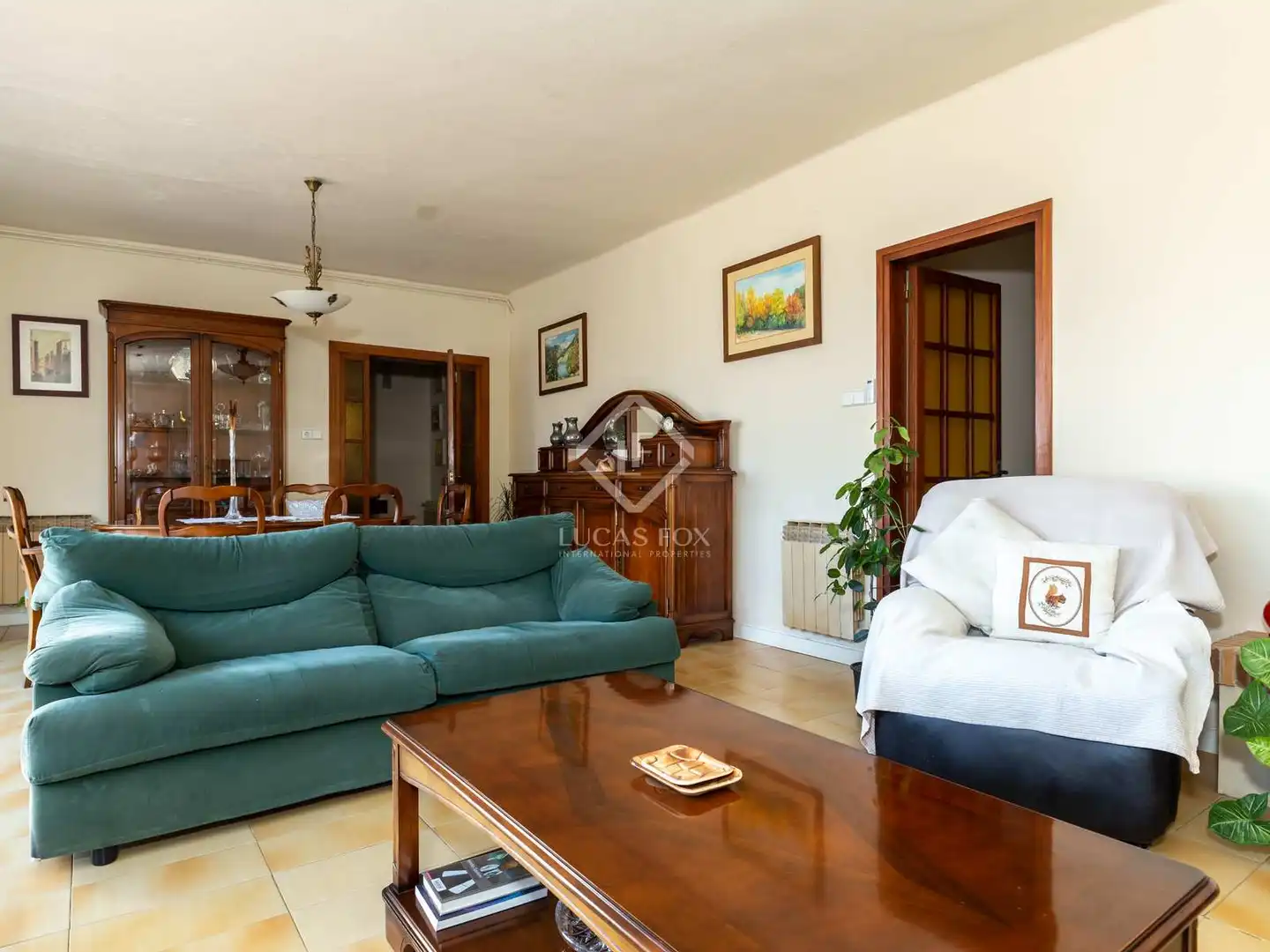 Sala d'estar de Casa o xalet en venda en Esplugues de Llobregat amb Calefacció, Jardí privat i Terrassa