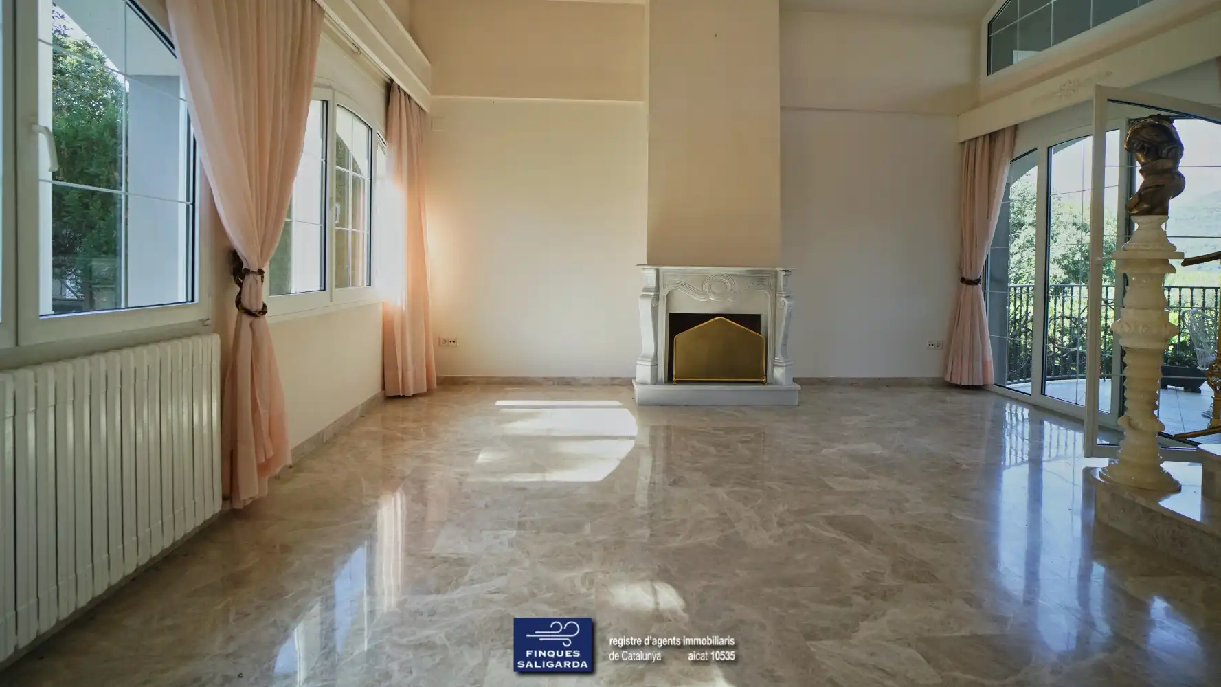 Sala d'estar de Casa o xalet en venda en La Garriga amb Aire condicionat, Calefacció i Jardí privat