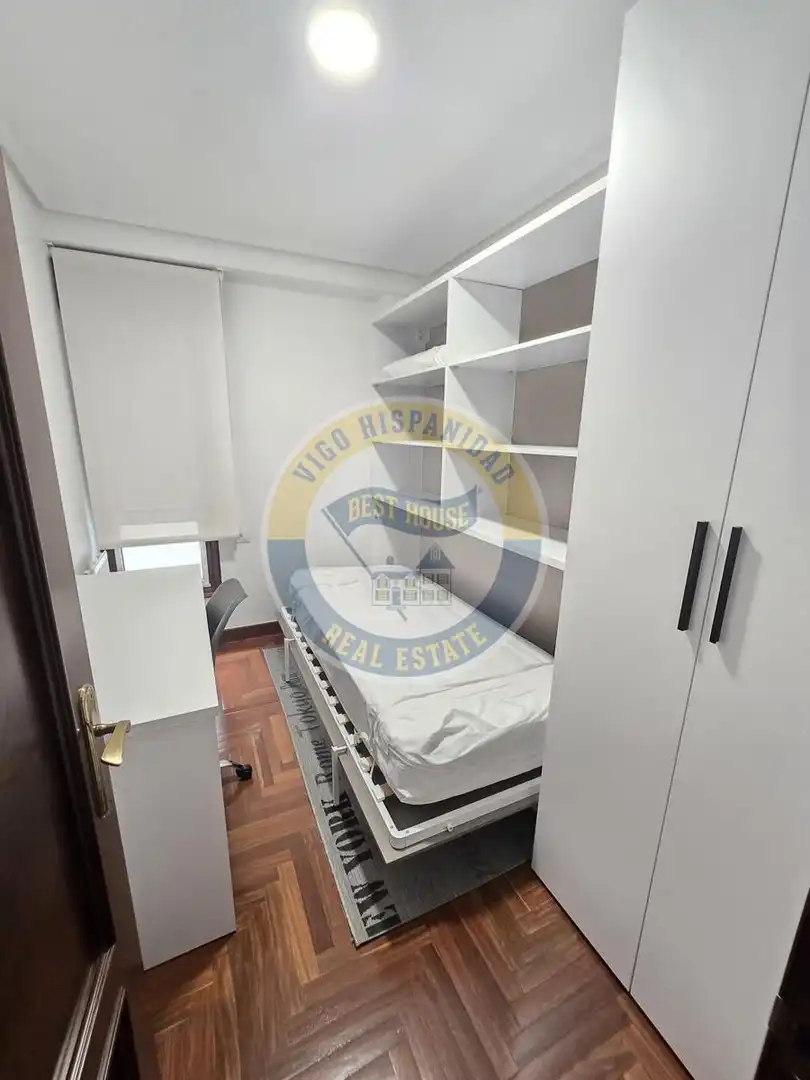Dormitori de Pis de lloguer en Vigo  amb Calefacció, Parquet i Moblat