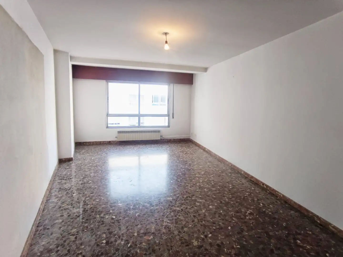 Sala d'estar de Pis en venda en Pontevedra Capital  amb Calefacció, Parquet i Traster