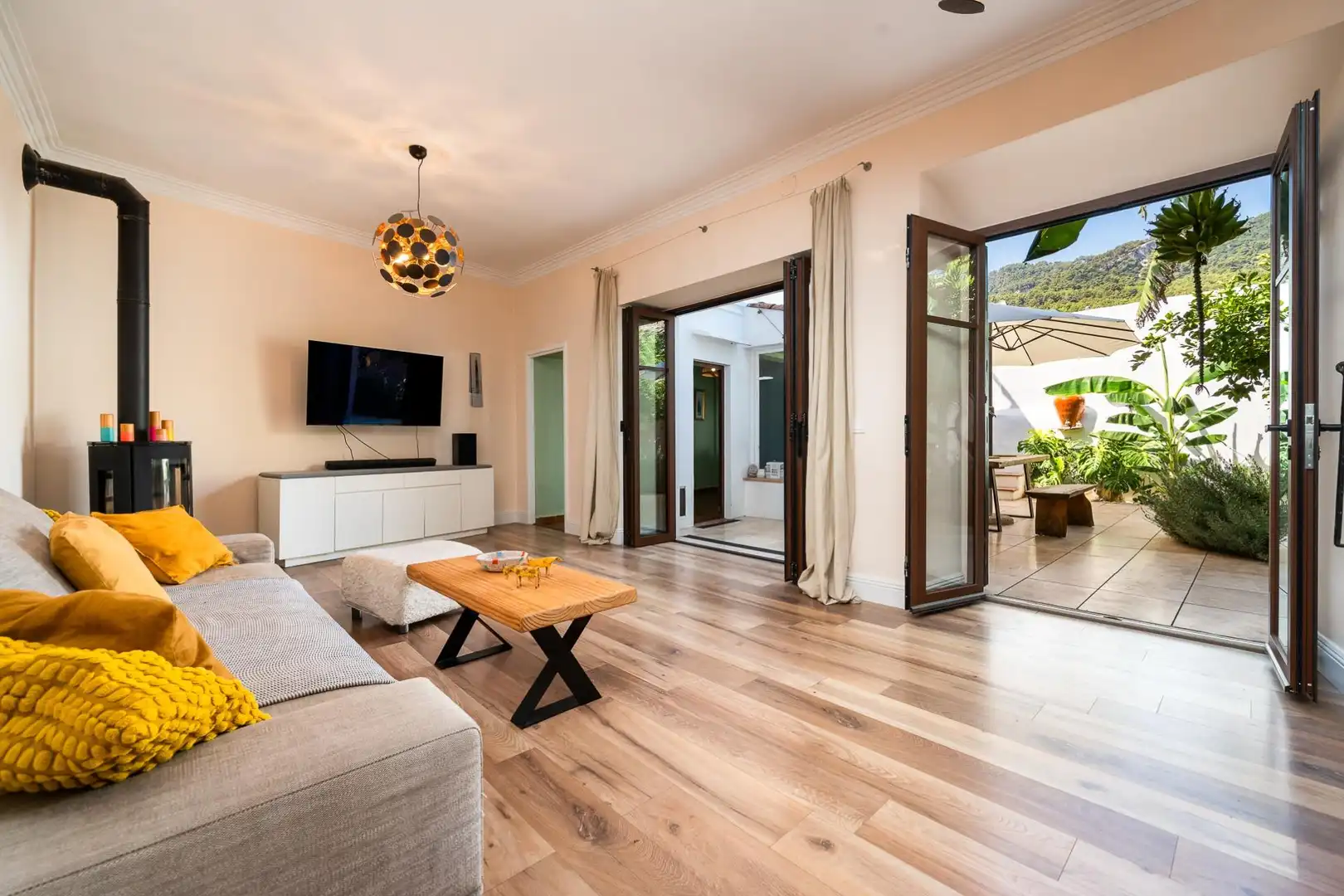 Sala d'estar de Casa adosada en venda en Esporles amb Jardí privat, Terrassa i Traster