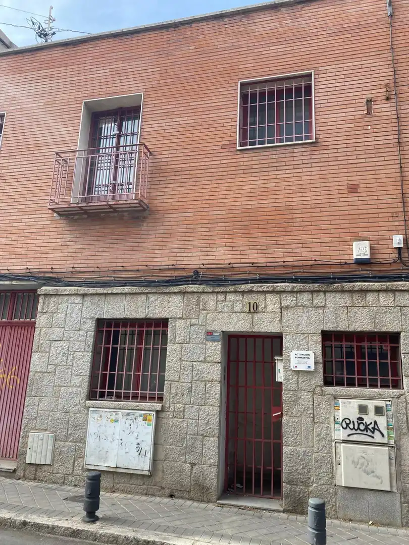 Vista exterior de Edificio en venta en  Madrid Capital