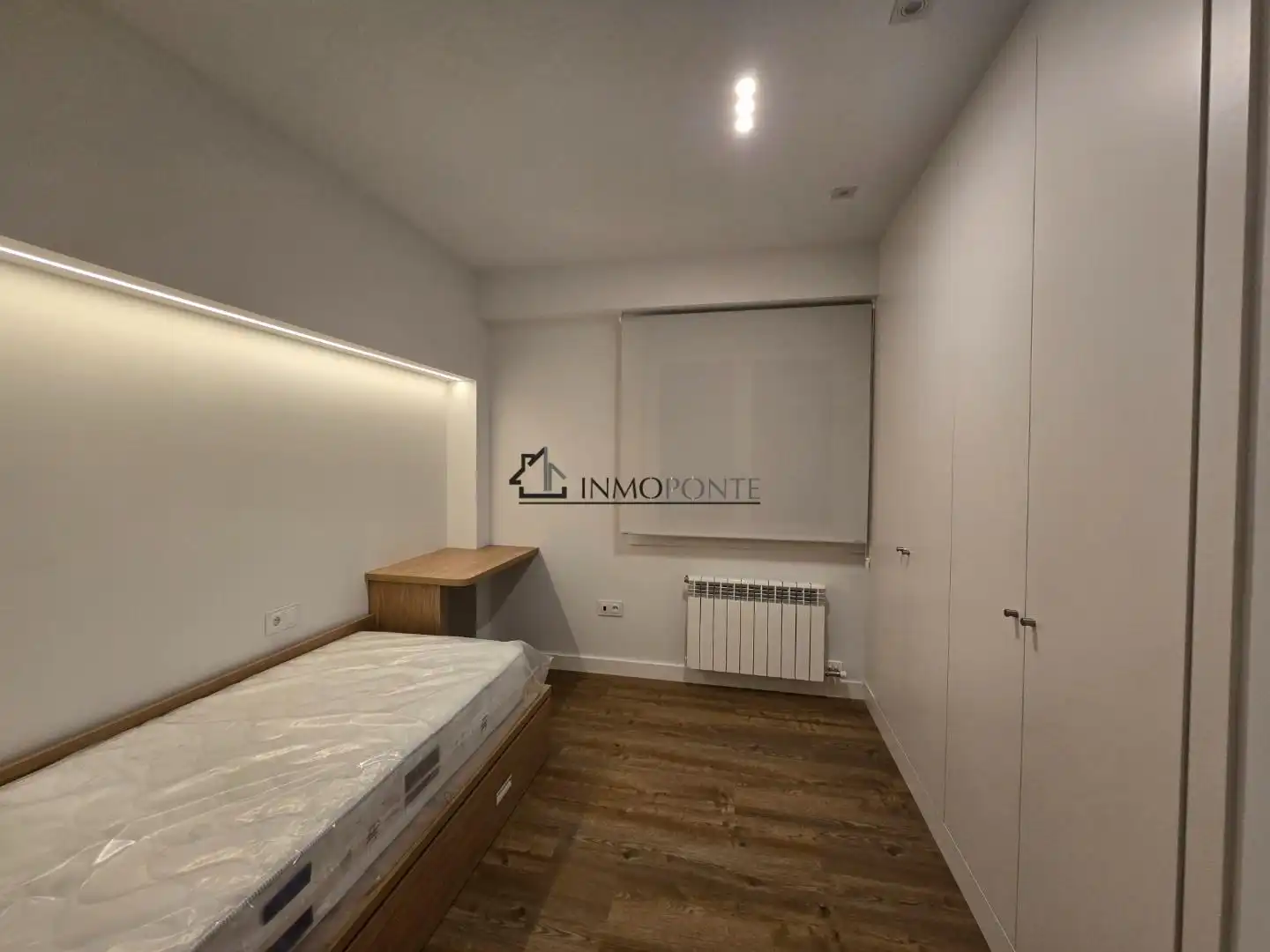Bedroom of Flat for rent in Pontevedra Capital 