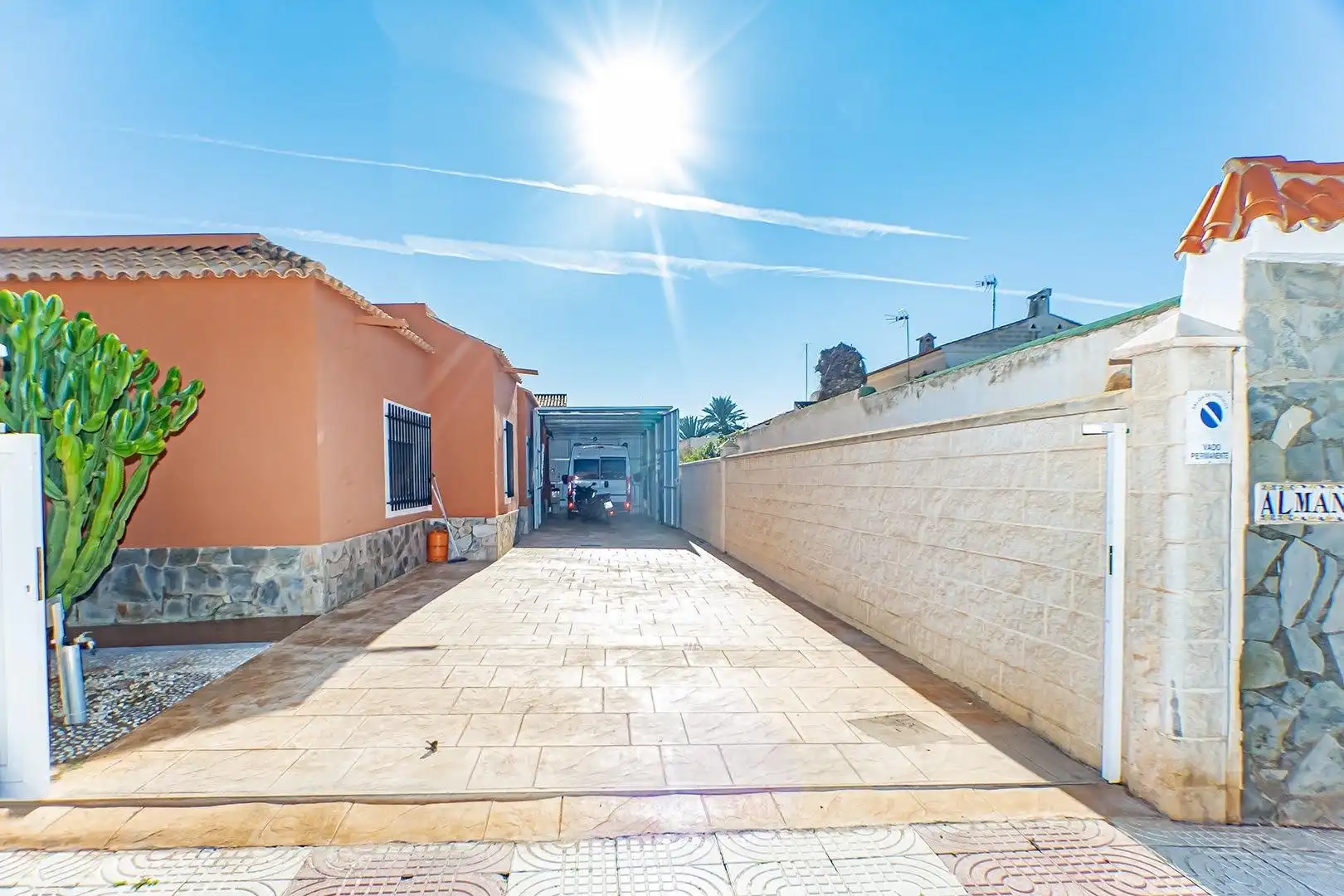 Vista exterior de Casa o chalet en venta en Roquetas de Mar con Aire acondicionado, Calefacción y Jardín privado