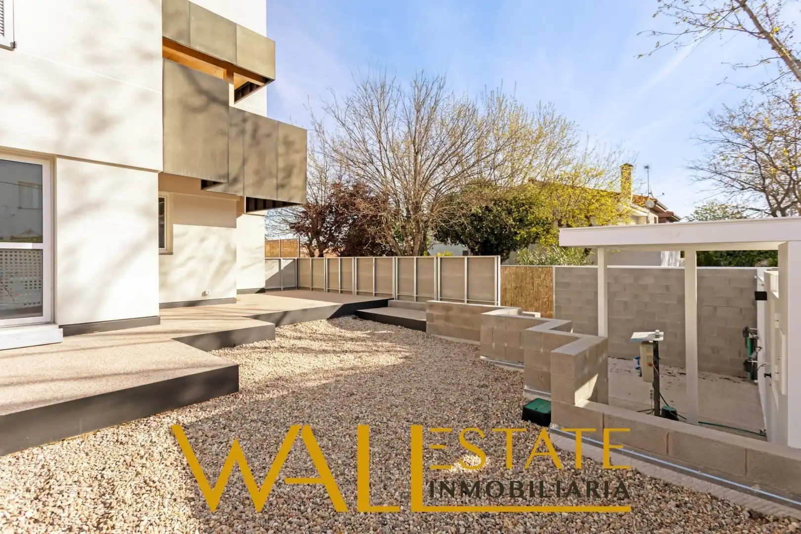 Vista exterior de Casa o xalet en venda en Madrid amb Calefacció, Jardí privat i Terrassa