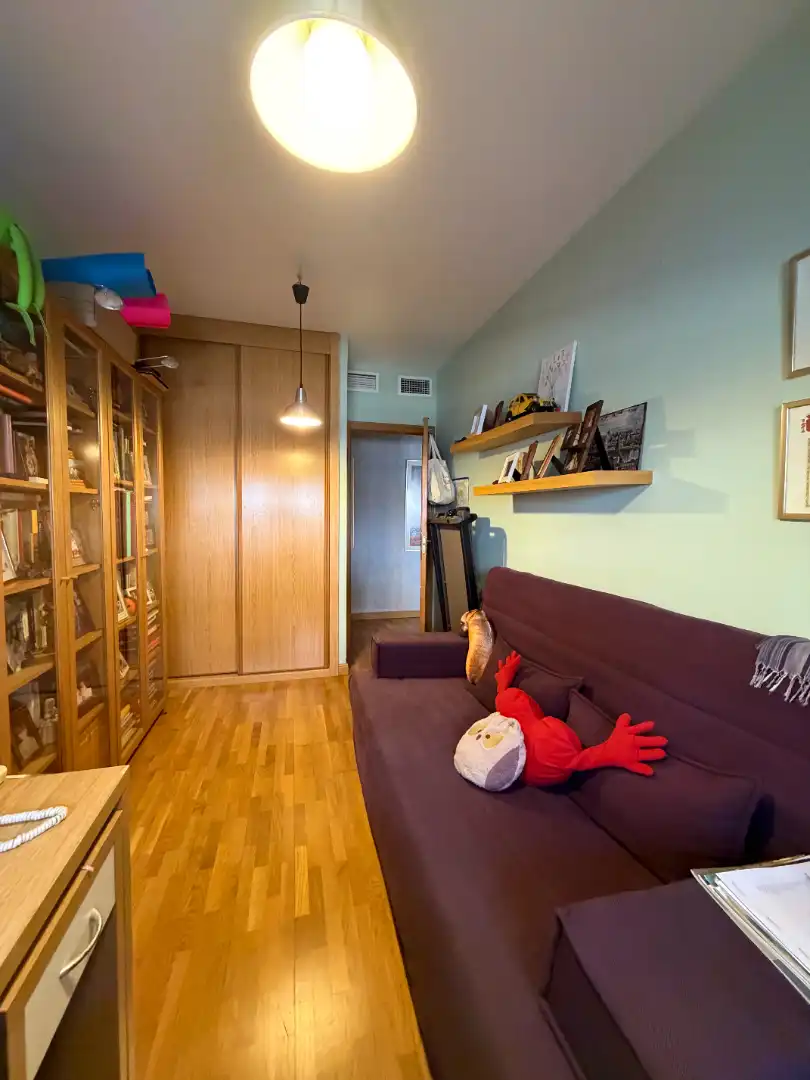 Schlafzimmer von Wohnung zum Verkauf in Plasencia mit Klimaanlage, Schwimmbad und Balkon