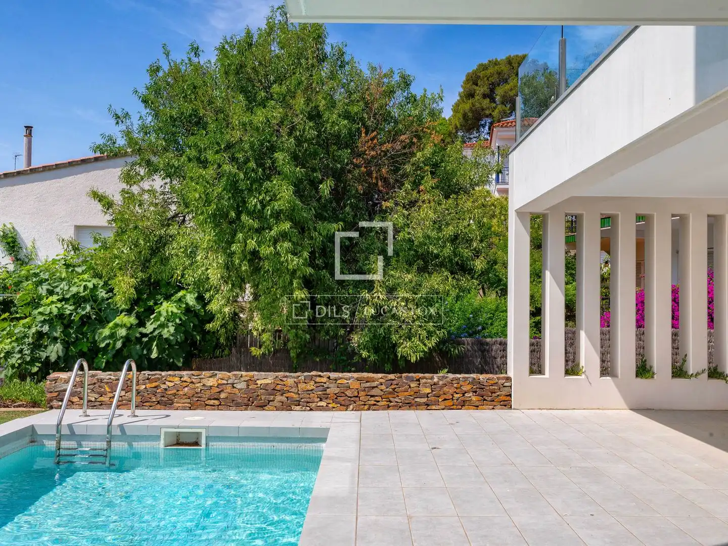 Vista exterior de Casa o xalet en venda en Llançà amb Aire condicionat, Calefacció i Jardí privat