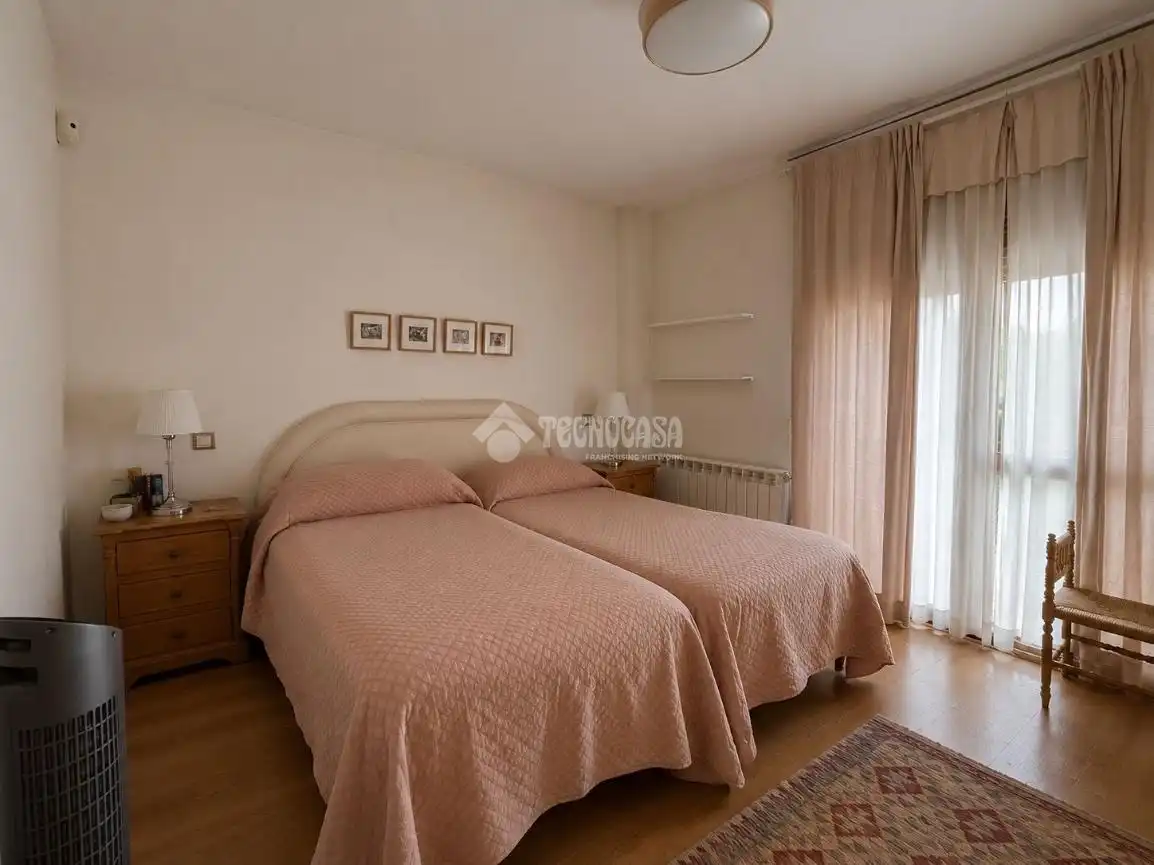 Bedroom of Detached homes for sale in Villanueva de la Cañada  with Air Conditioner, Heating and Terrace