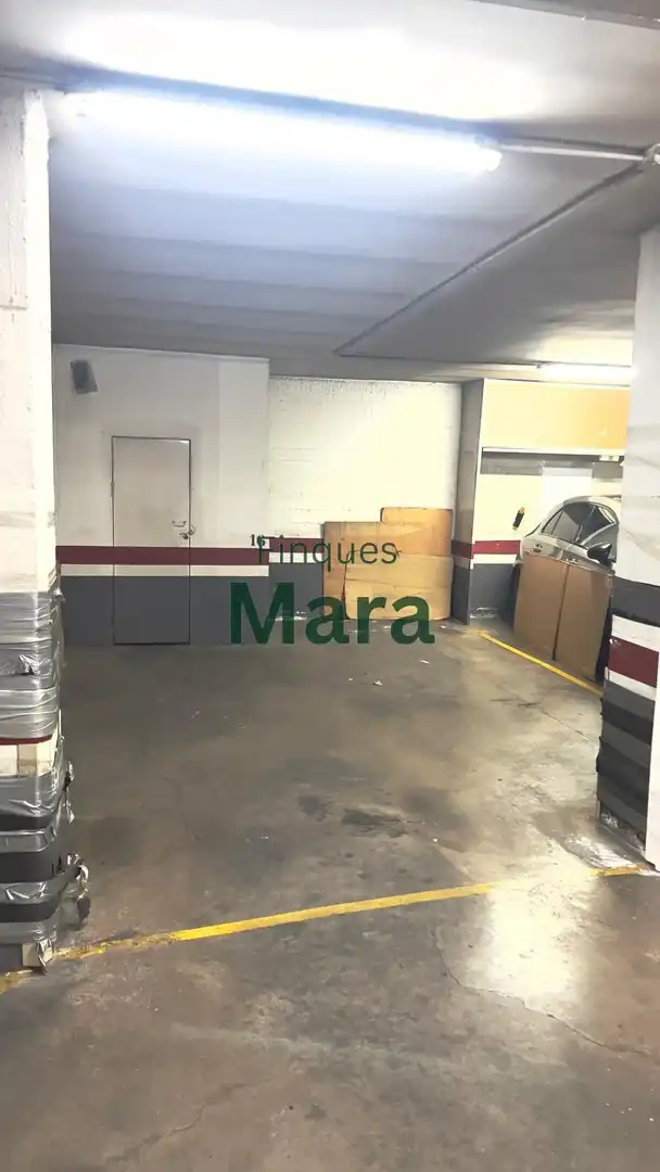 Einzelparkplatz zum Verkauf in Carrer Carrer Indústria, imagen 3