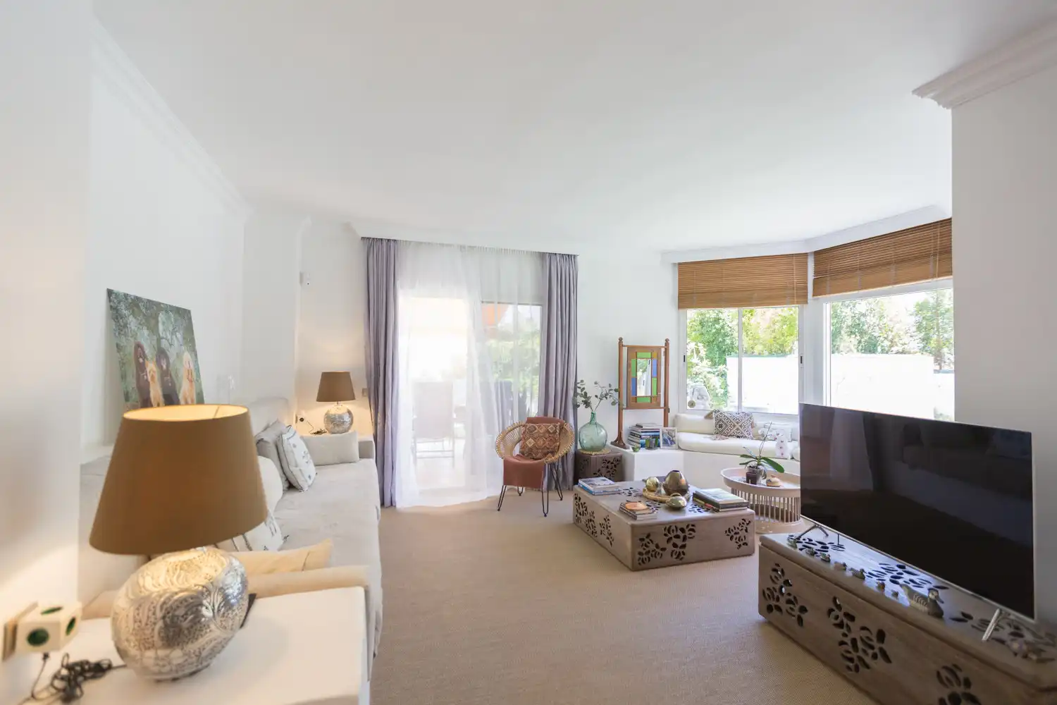 Wohnzimmer von Wohnungen zum Verkauf in Marbella mit Klimaanlage, Privatgarten und Terrasse