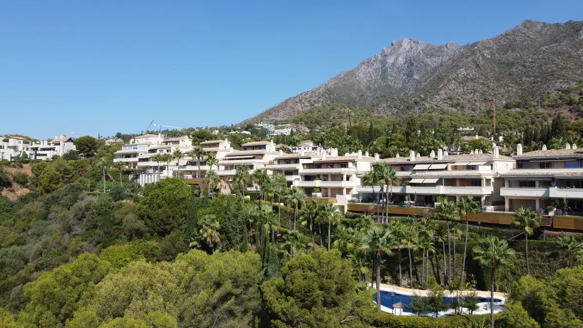 Vista exterior de Pis en venda en Marbella amb Aire condicionat, Terrassa i Traster