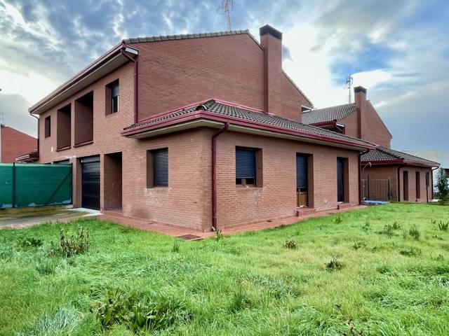 Casa-chalet en Venta en PABLO NERUDA en Orkoien