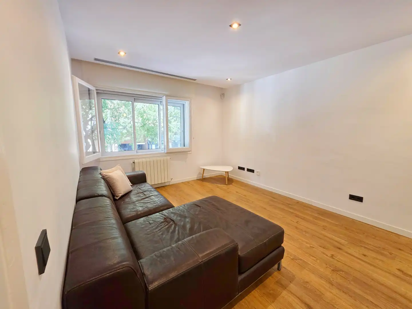 Sala de estar de Piso en venta en Barcelona con Calefacción, Horno y Microondas