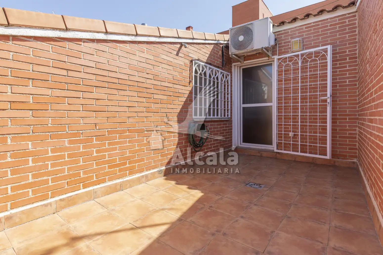 Exterior view of Houses for sale in Alcalá de Henares  with Air Conditioner, Heating and Parquet flooring