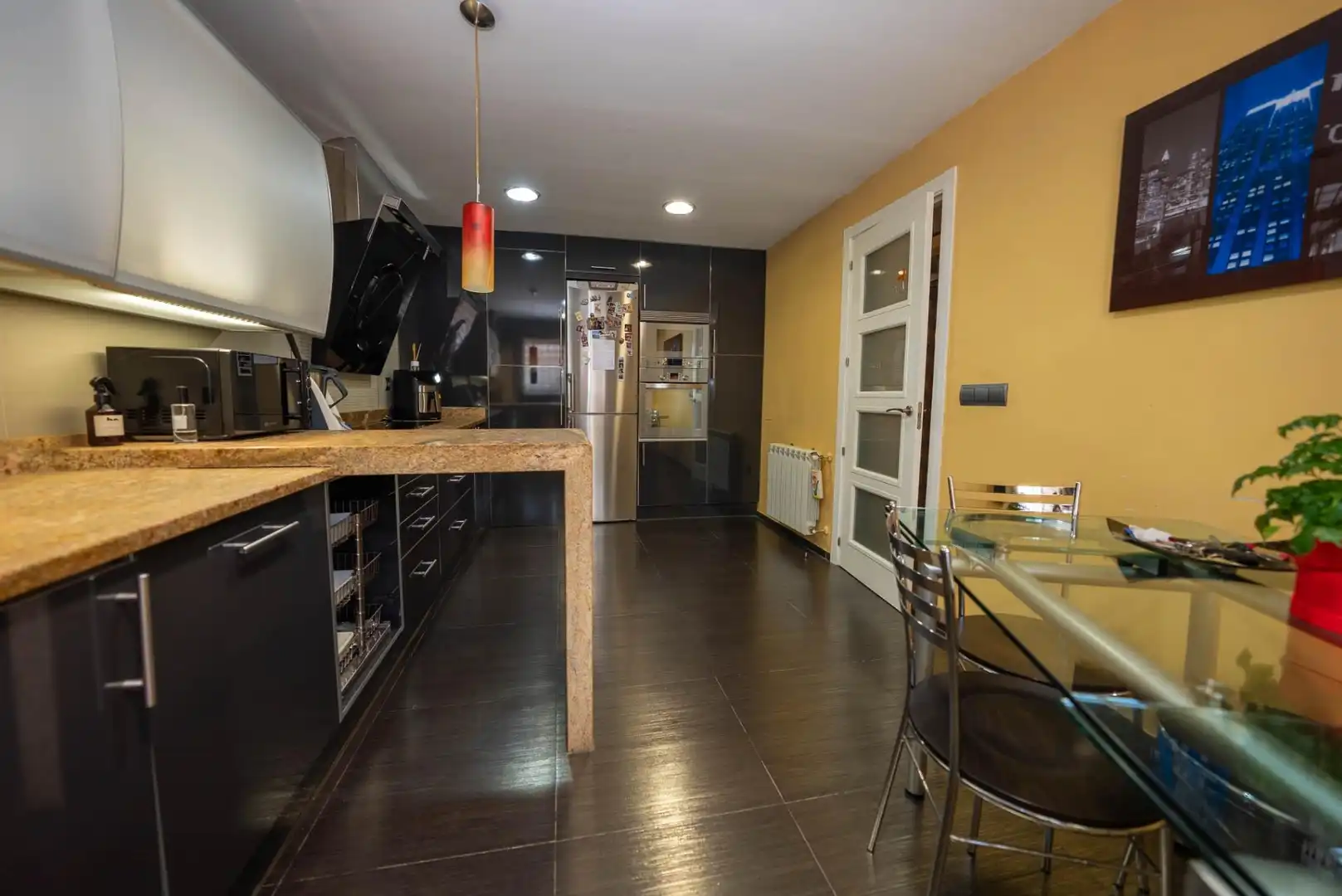 Cocina de Casa adosada en venta en Leganés con Aire acondicionado, Calefacción y Jardín privado
