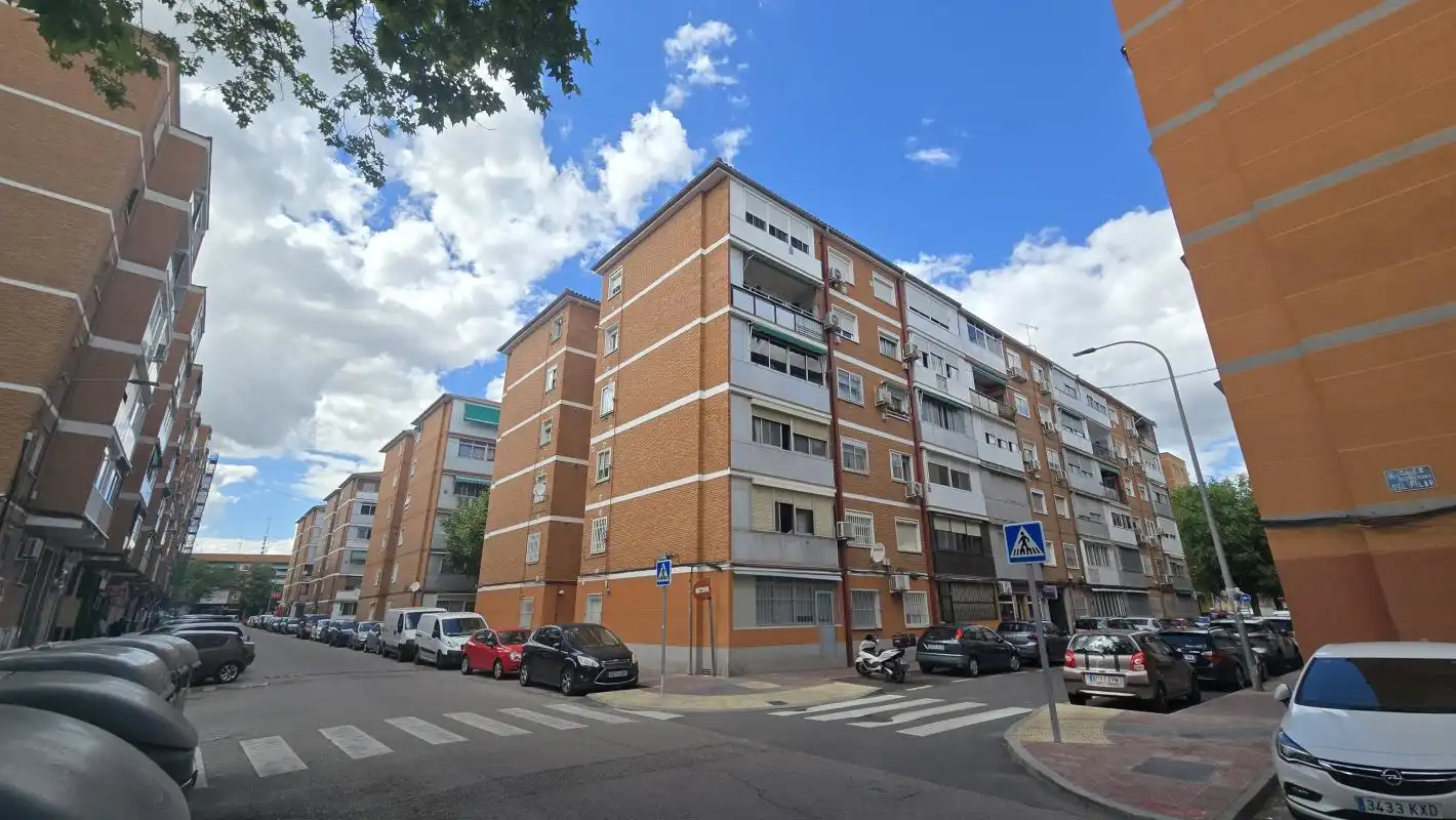 Vista exterior de Planta baixa en venda en Alcalá de Henares amb Calefacció, Terrassa i Balcó