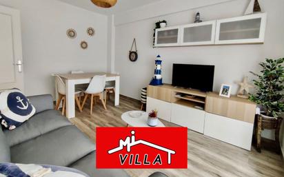 Sala d'estar de Pis en venda en Laredo amb Calefacció, Parquet i Terrassa
