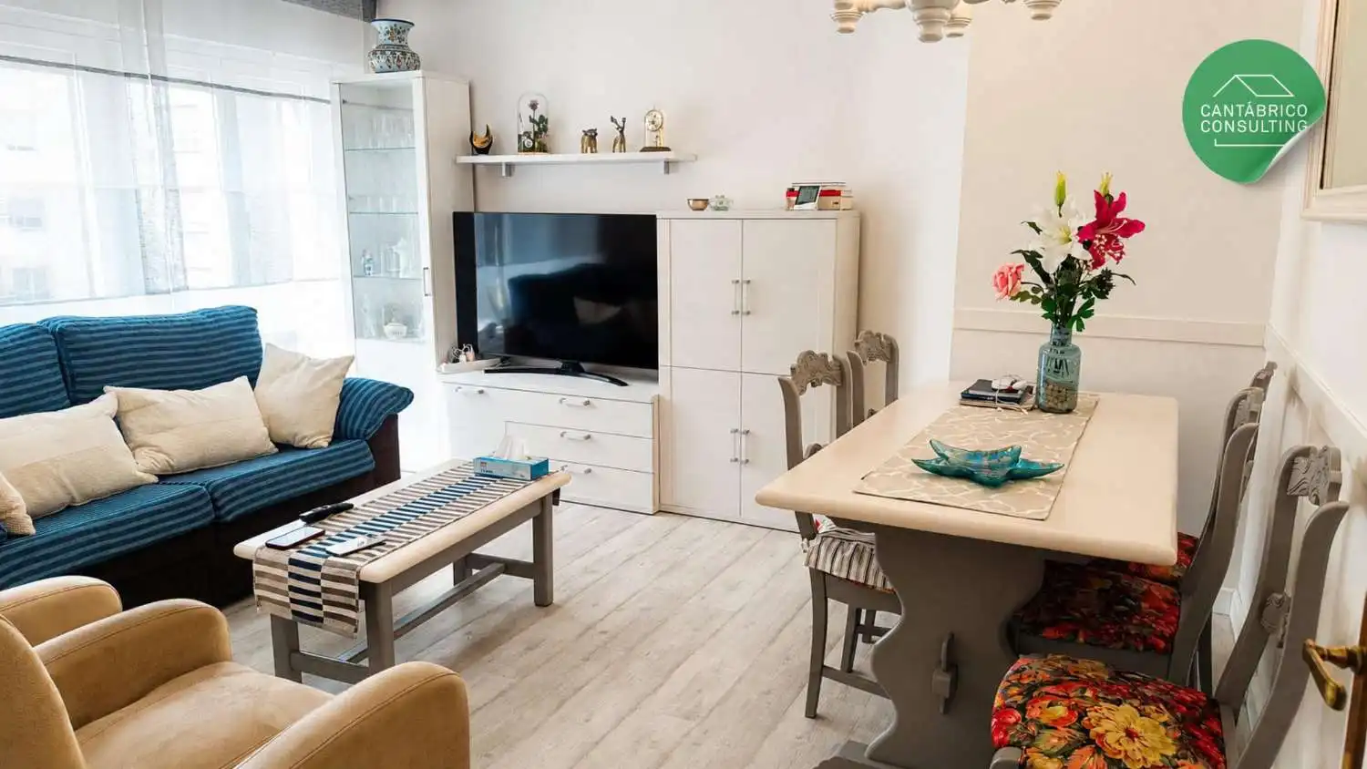Living room of Flat for sale in Navia  with Heating, Terrace and Furnished