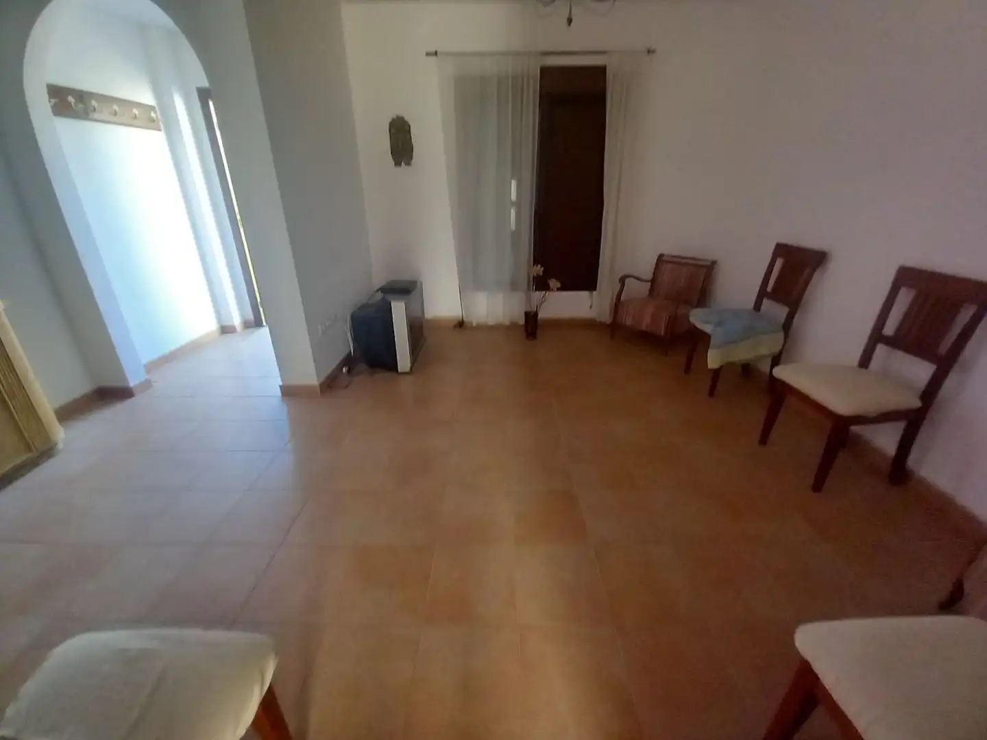 Wohnzimmer von Einfamilien-Reihenhaus zum Verkauf in Atajate mit Heizung und Abstellraum