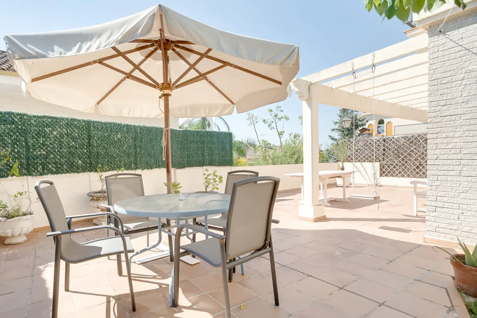 Terrasse von Einfamilien-Reihenhaus zum Verkauf in Premià de Dalt mit Klimaanlage, Heizung und Privatgarten