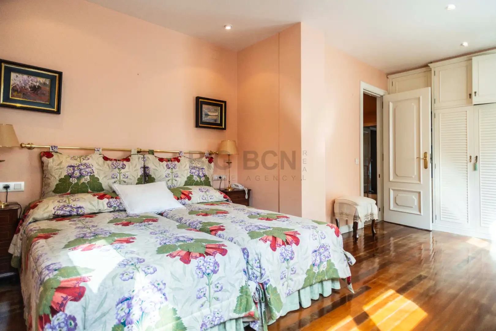 Dormitori de Casa o xalet en venda en Barcelona amb Aire condicionat, Calefacció i Jardí privat