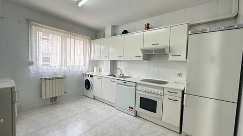 Foto 5 de Piso en venta en Praza Chavián, Bertamirans, Ames