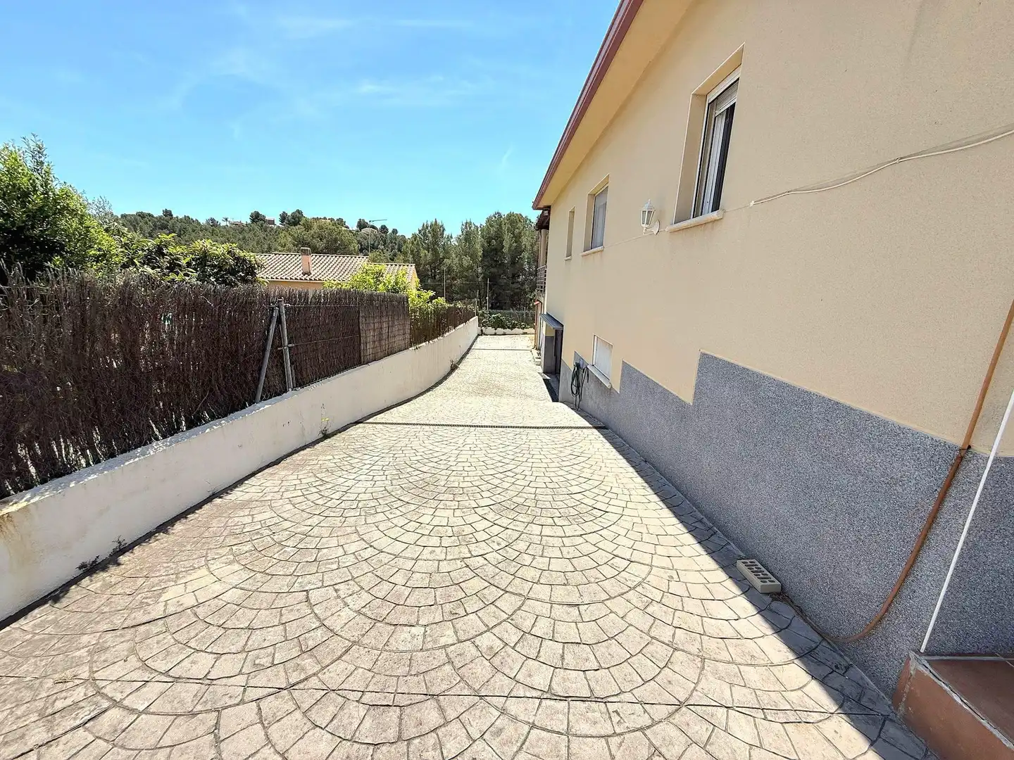 Vista exterior de Casa o xalet en venda en Calafell amb Aire condicionat, Calefacció i Jardí privat
