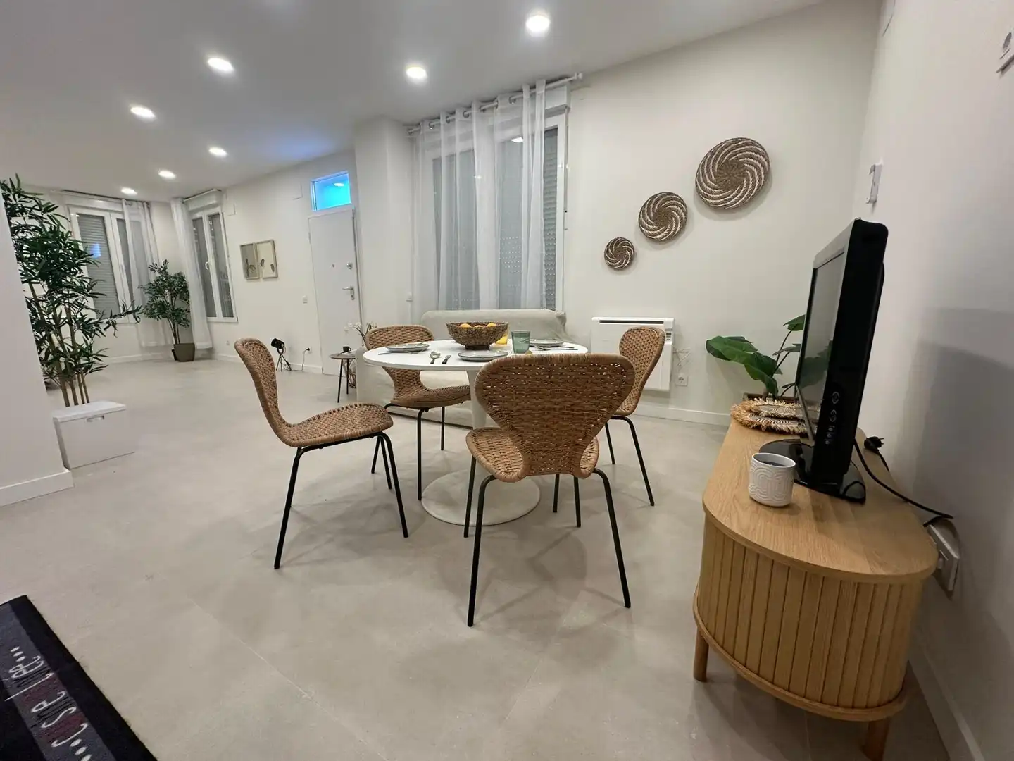 Menjador de Apartament en venda en Madrid amb Aire condicionat, Calefacció i Moblat