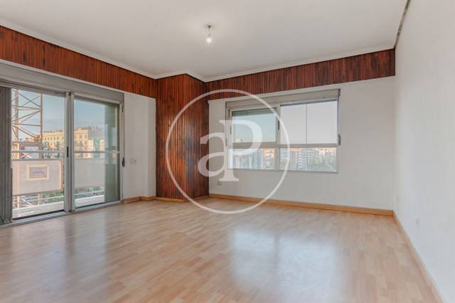 Piso en Venta en Av. d'Ausiàs March en Malilla