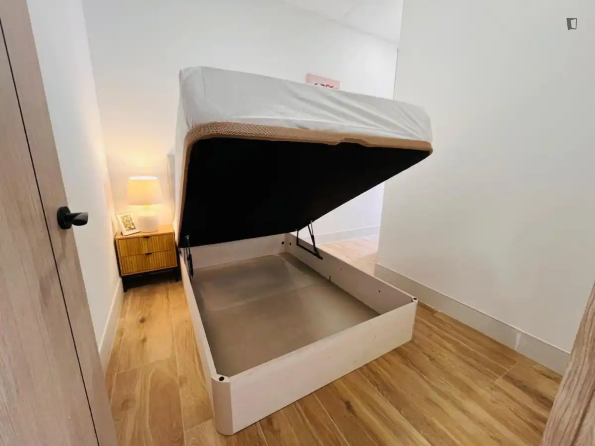 Habitación de Apartamento de alquiler en Madrid con Aire acondicionado, Calefacción y Amueblado