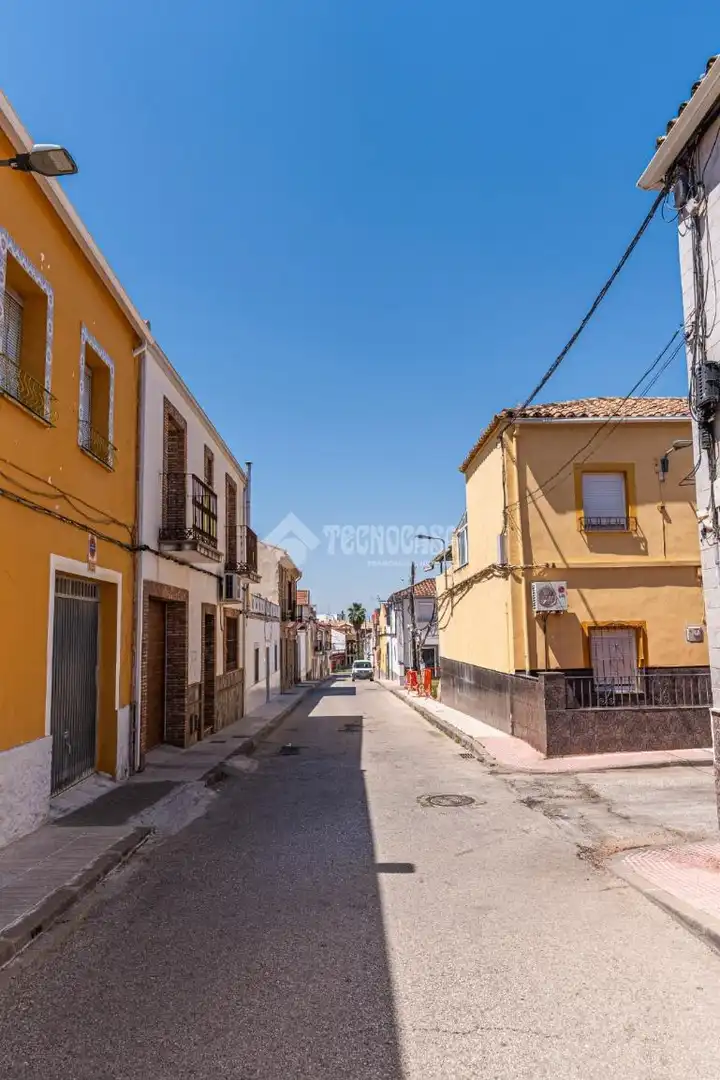 Vista exterior de Casa adosada en venta en Linares