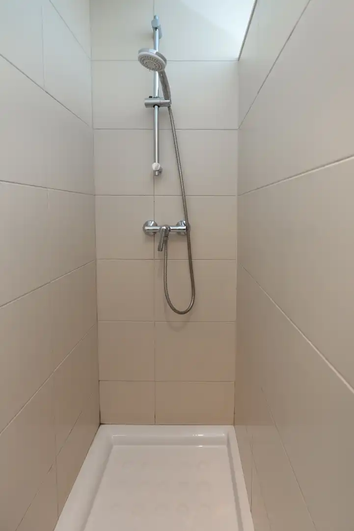 Bany de Pis en venda en Oviedo  amb Calefacció, Parquet i Traster