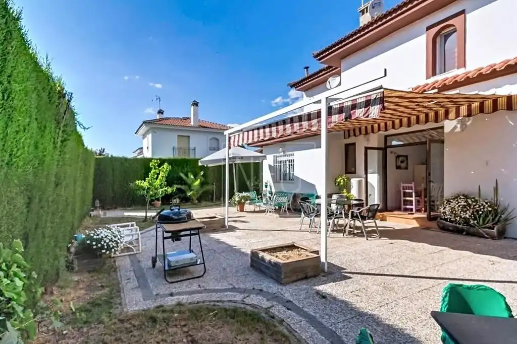 Jardí de Casa o xalet en venda en Albolote amb Aire condicionat, Calefacció i Jardí privat
