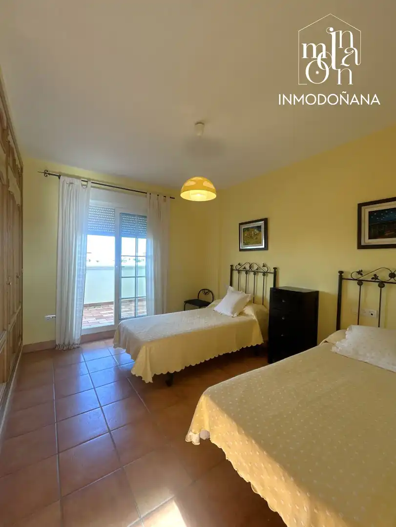 Schlafzimmer von Einfamilien-Reihenhaus zum Verkauf in Almonte mit Klimaanlage, Heizung und Terrasse