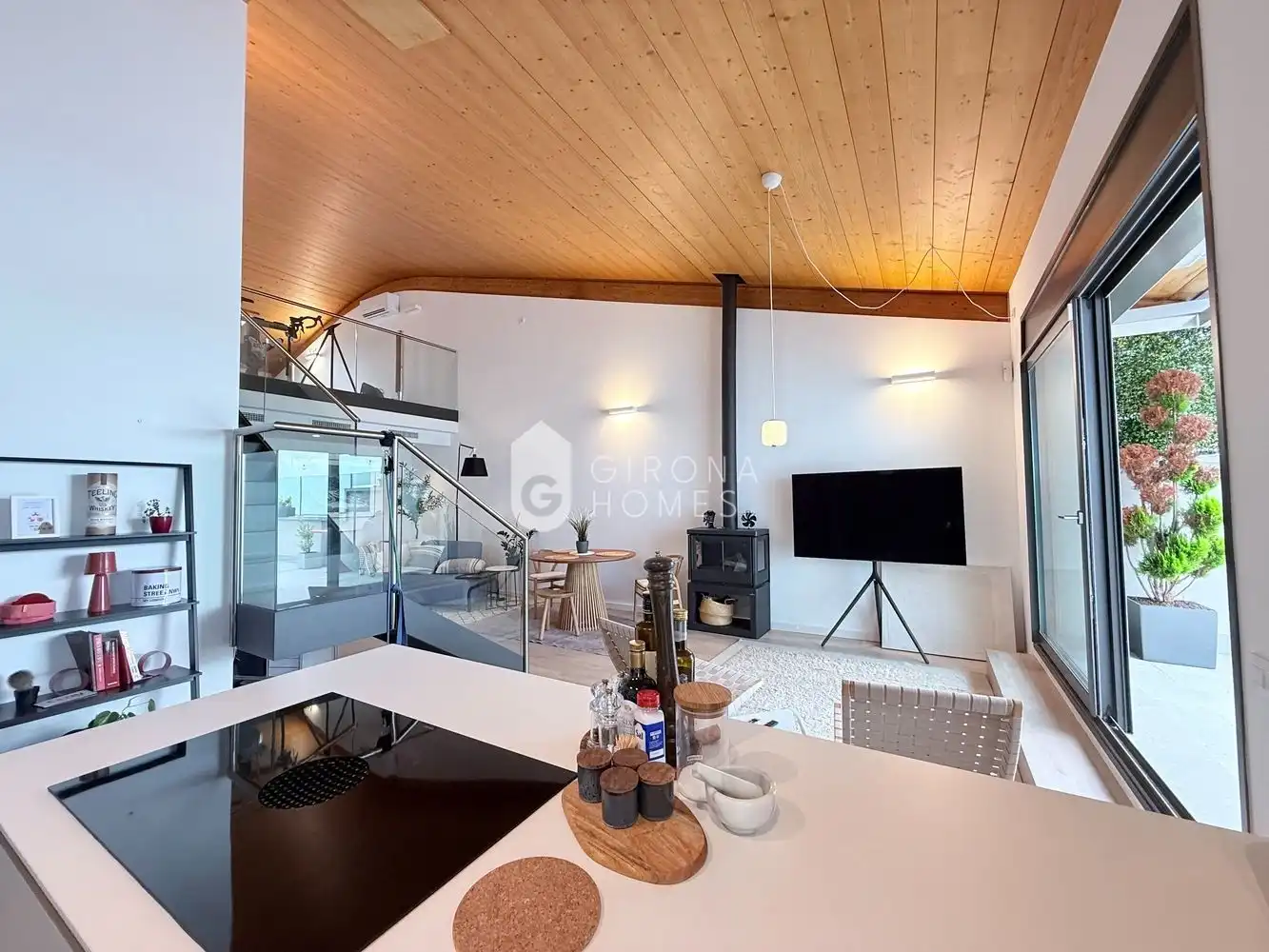 Living room of Apartments for rent in Girona  with Air Conditioner, Terrace and Furnished