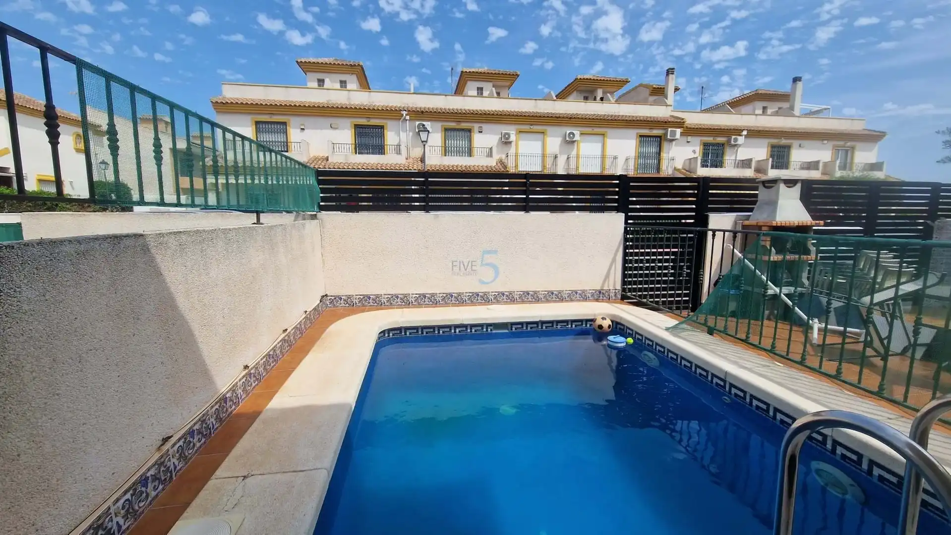 Piscina de Casa adosada en venda en Daya Nueva amb Aire condicionat, Calefacció i Terrassa