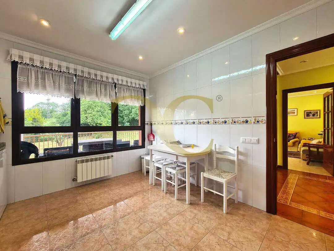 Cocina de Casa o chalet en venta en Gijón  con Calefacción, Jardín privado y Terraza